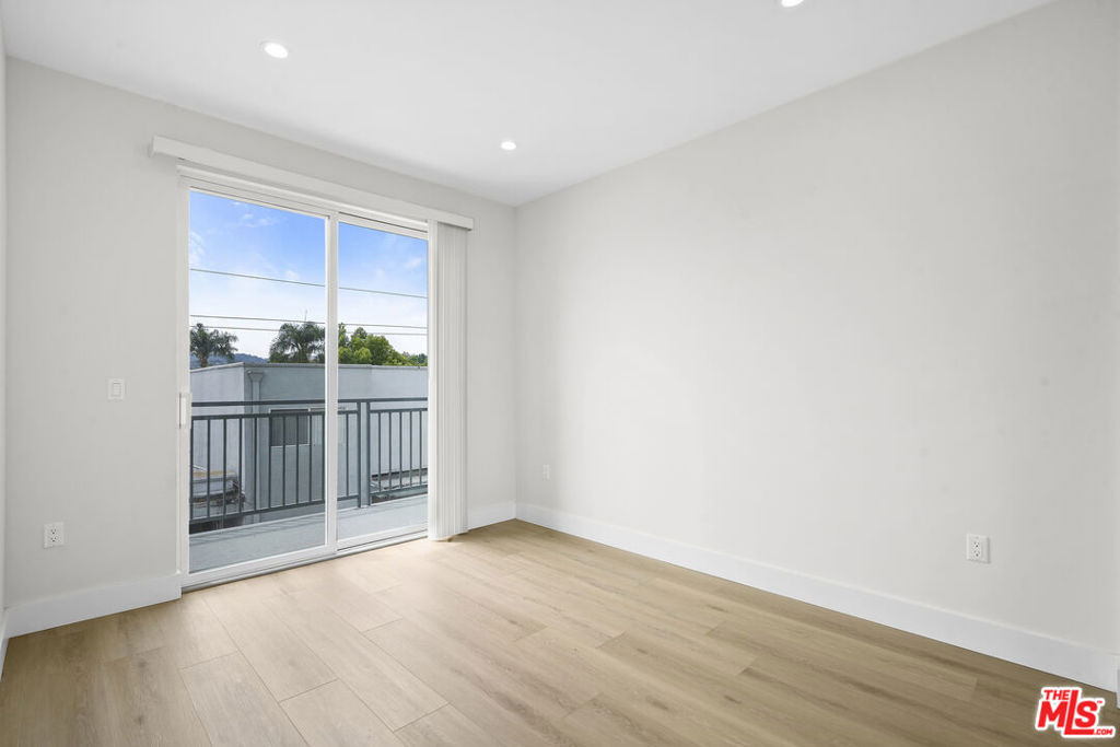 11042 La Maida Street - Photo 7