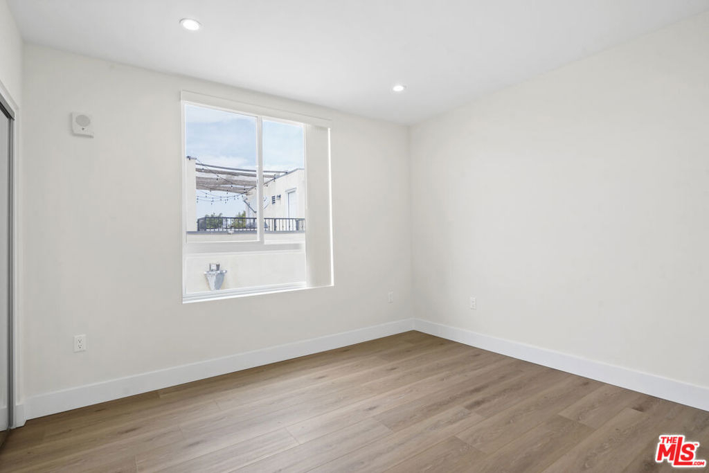 11042 La Maida Street - Photo 15