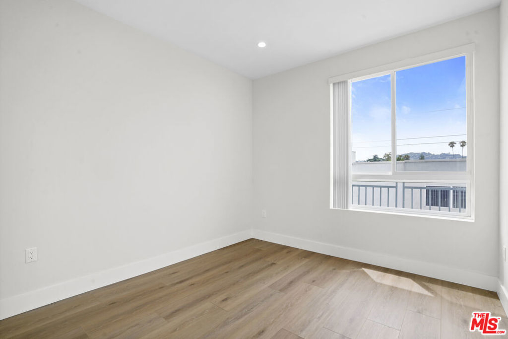 11042 La Maida Street - Photo 11