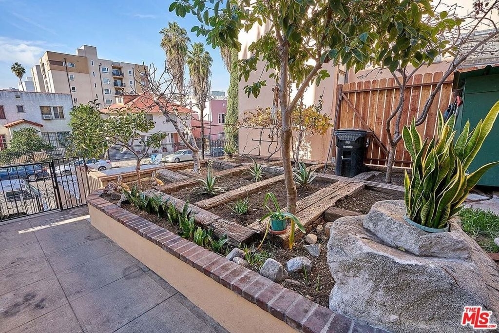 826 S Park View Street - Photo 11