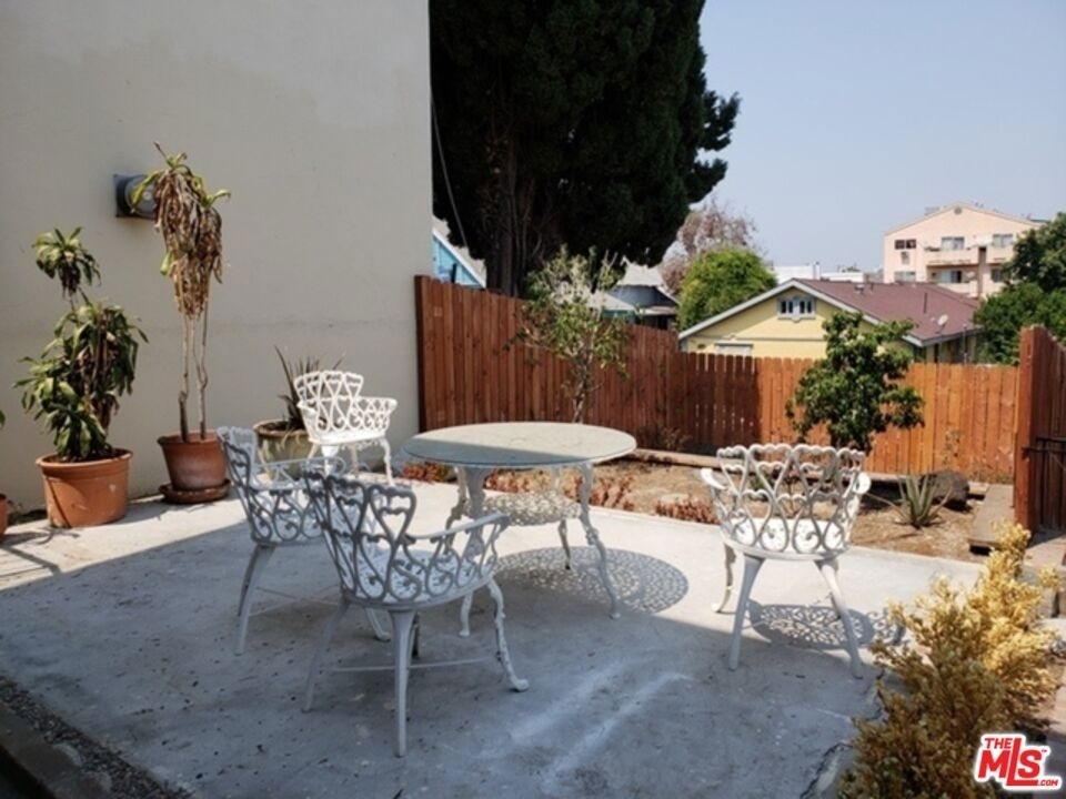 826 S Park View Street - Photo 4
