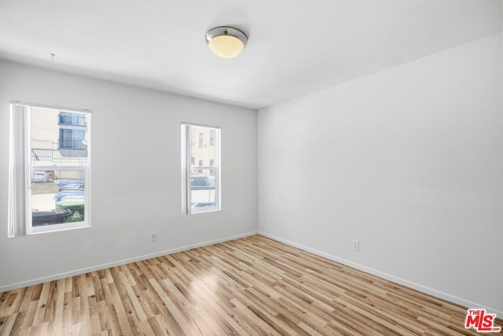 3611 W 4th Street - Photo 9