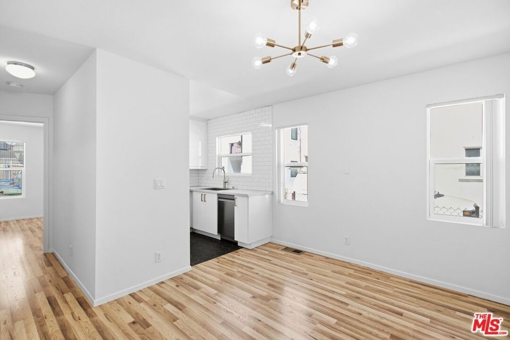 3611 W 4th Street - Photo 3