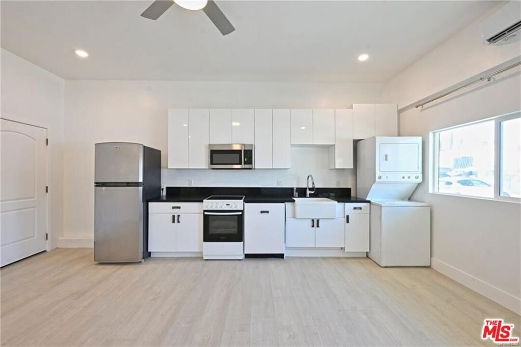 7929 Blackburn Avenue - Photo 3