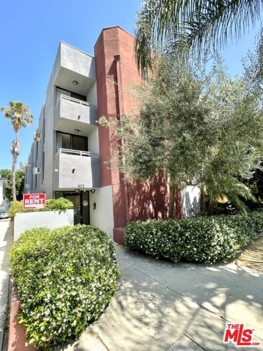 922 N Hudson Avenue - Photo 17