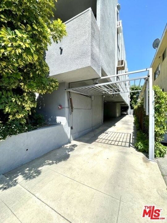 922 N Hudson Avenue - Photo 16