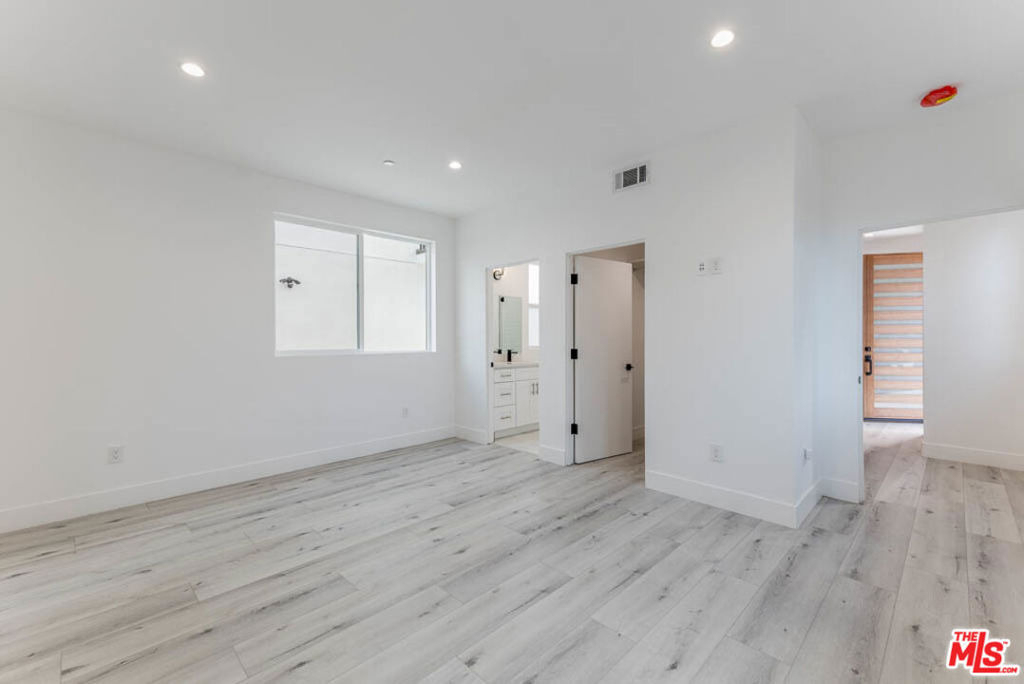 1236 N Beachwood Drive - Photo 3