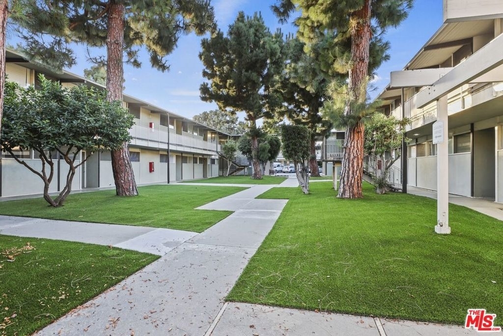 11131 Rose Avenue - Photo 15