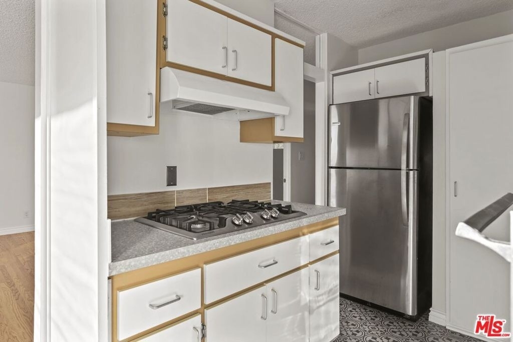 11131 Rose Avenue - Photo 3