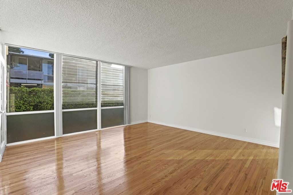11131 Rose Avenue - Photo 14