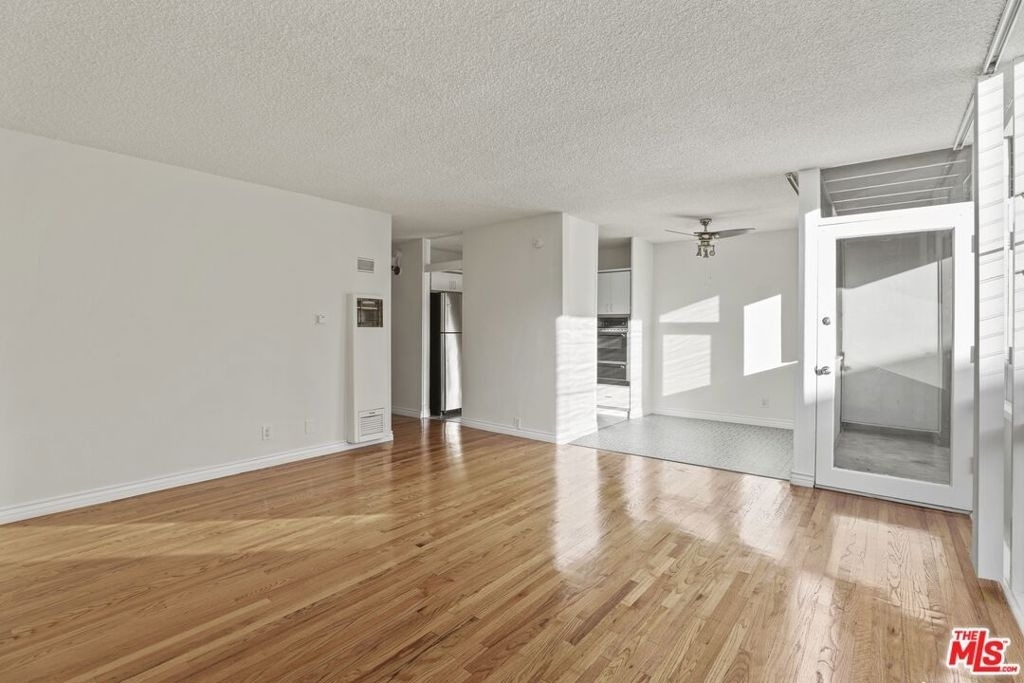 11131 Rose Avenue - Photo 0