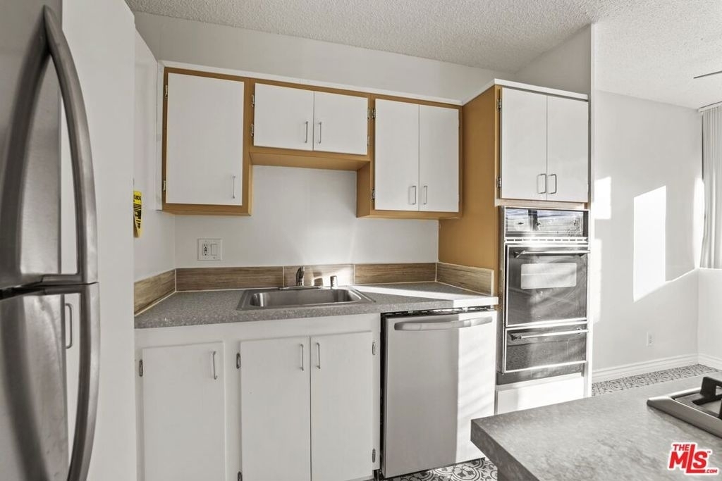 11131 Rose Avenue - Photo 4