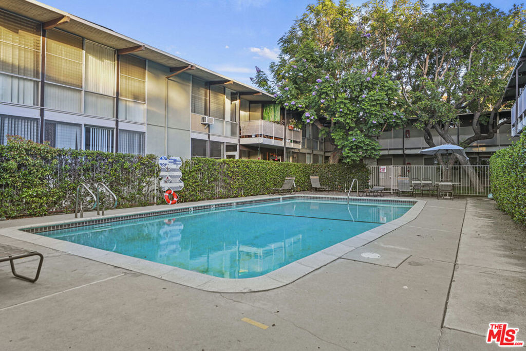 11131 Rose Avenue - Photo 11