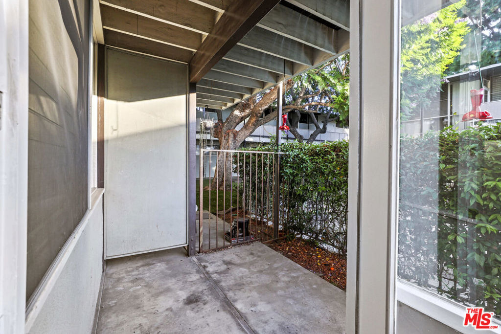 11131 Rose Avenue - Photo 10