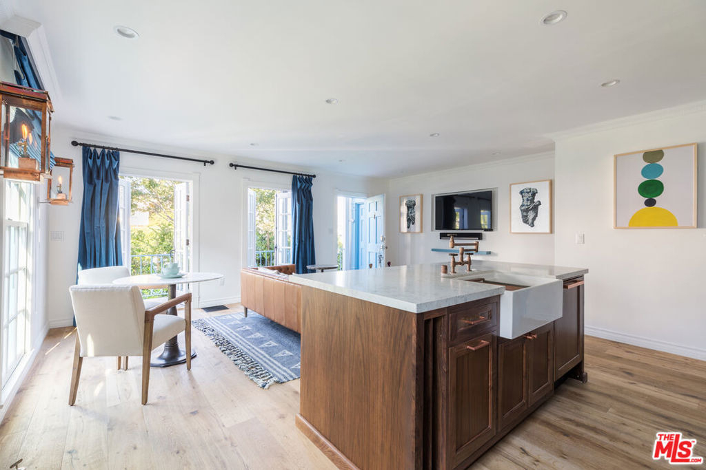 135 S Roxbury Drive - Photo 5