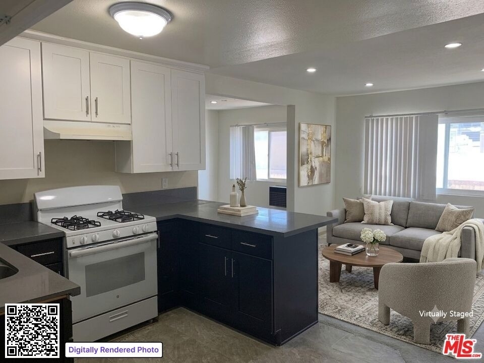 545 S Manhattan Place - Photo 2