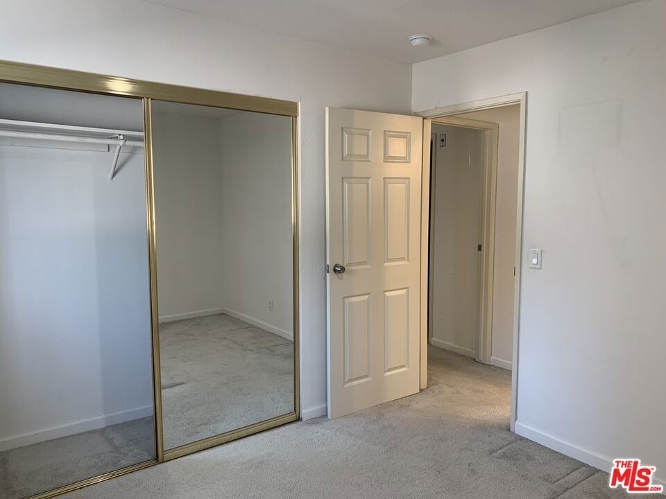 545 S Manhattan Place - Photo 12