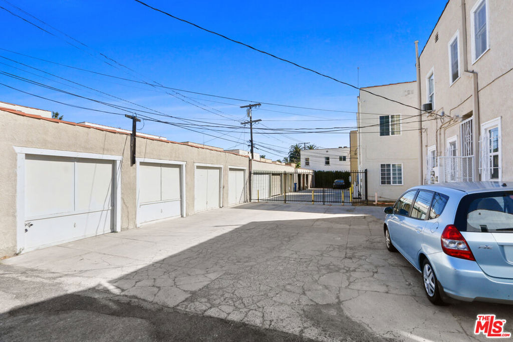 442 N Orange Grove Avenue - Photo 19