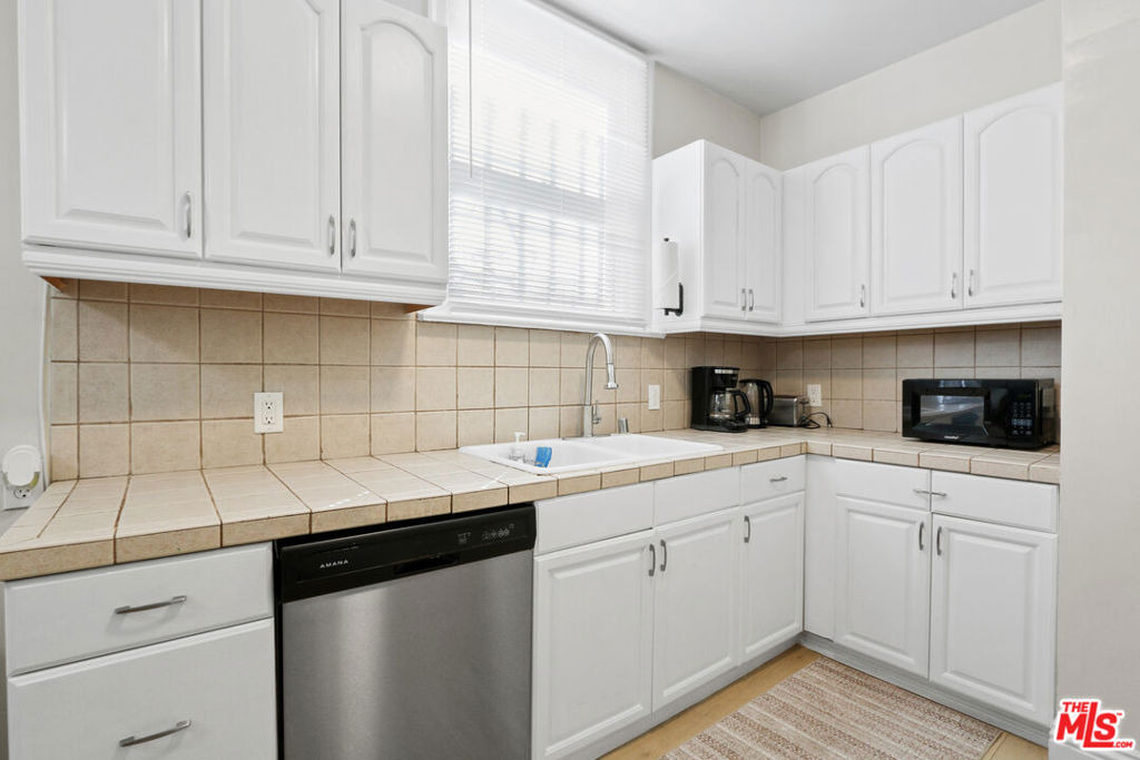 442 N Orange Grove Avenue - Photo 10