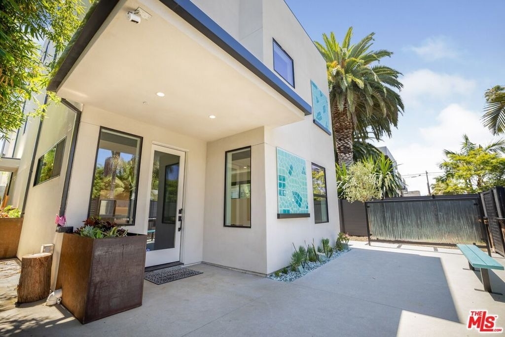 538 Vernon Avenue - Photo 3