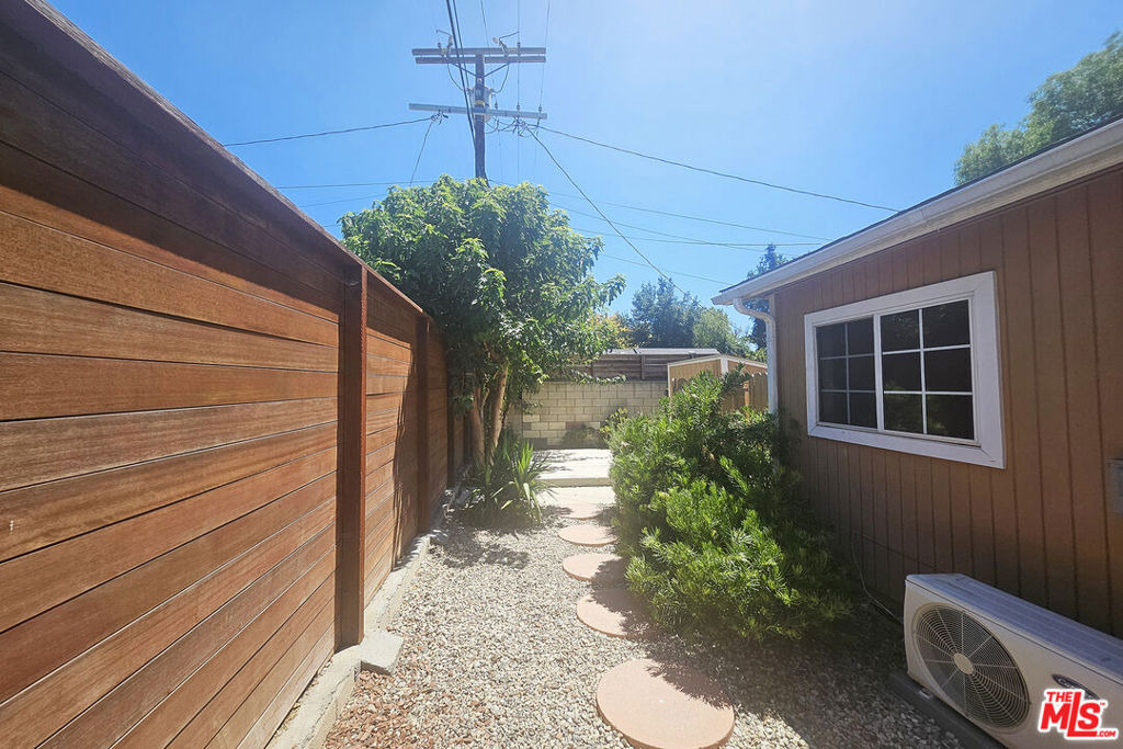 6946 1/2 Jellico Avenue - Photo 20