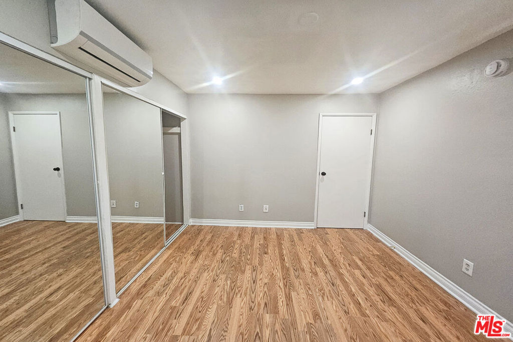 6946 1/2 Jellico Avenue - Photo 12