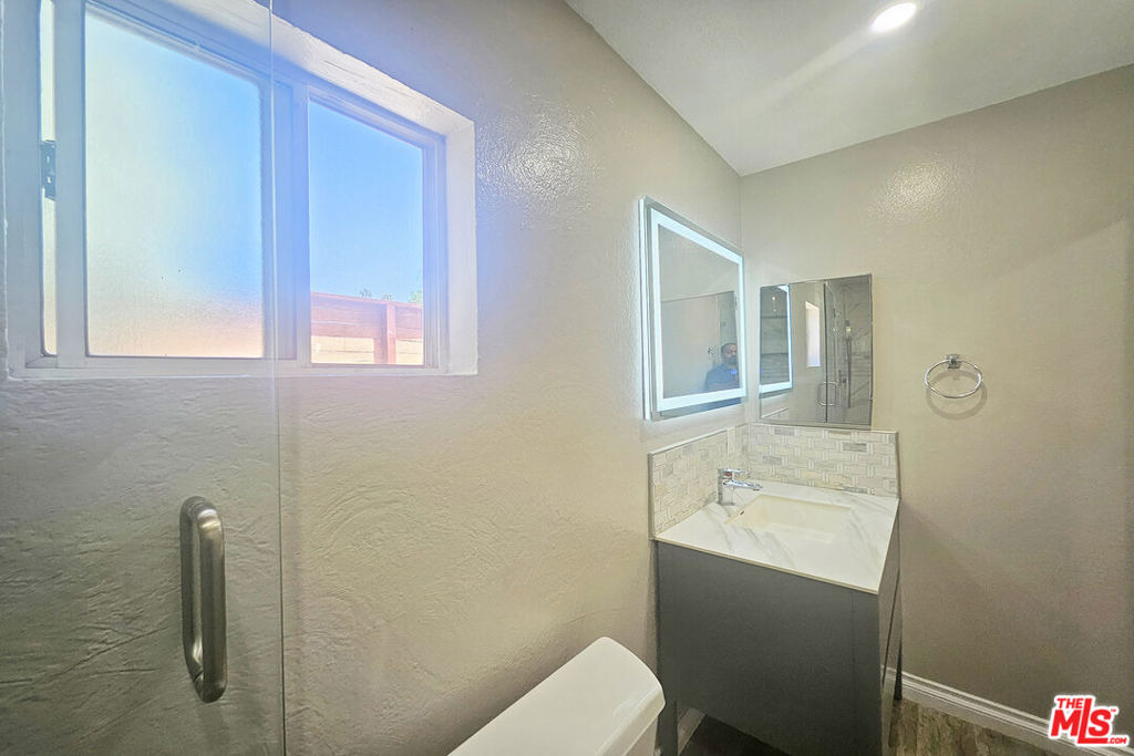 6946 1/2 Jellico Avenue - Photo 16