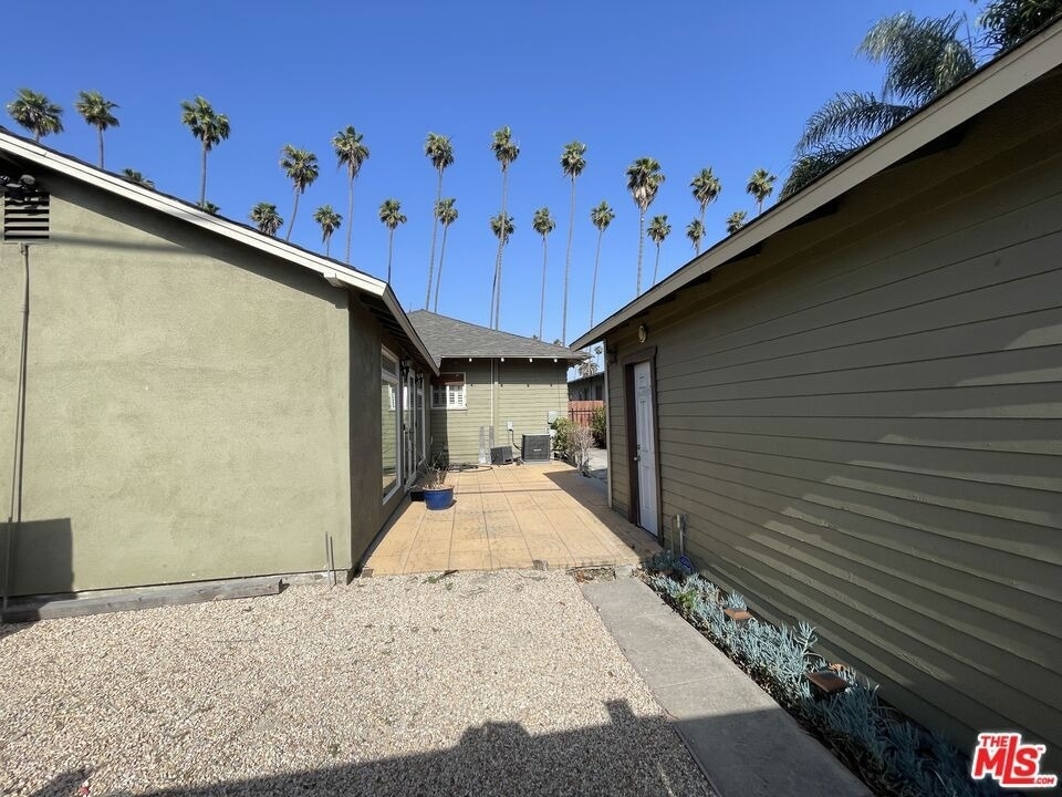 4613 S Van Ness Avenue - Photo 4