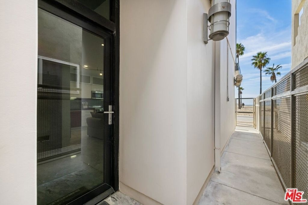 3007 Ocean Front Walk - Photo 2