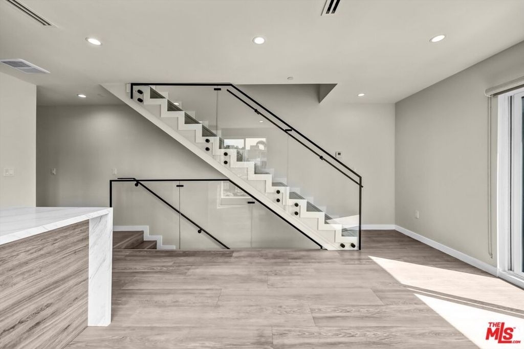 1305 N Sycamore Avenue - Photo 4