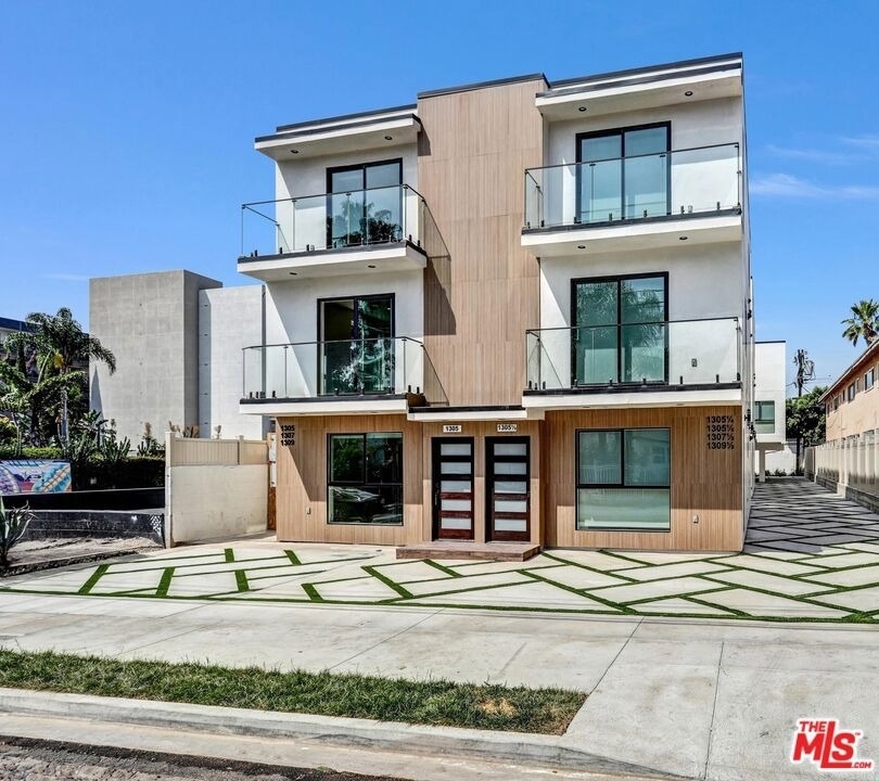 1305 N Sycamore Avenue - Photo 8