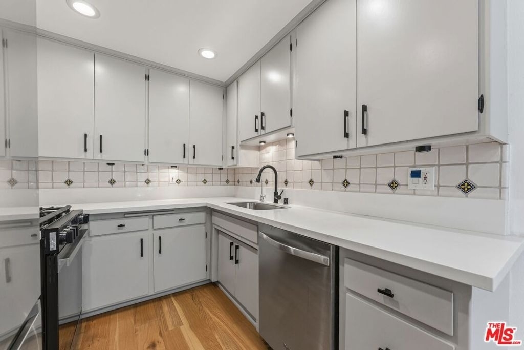 9061 Keith Avenue - Photo 6