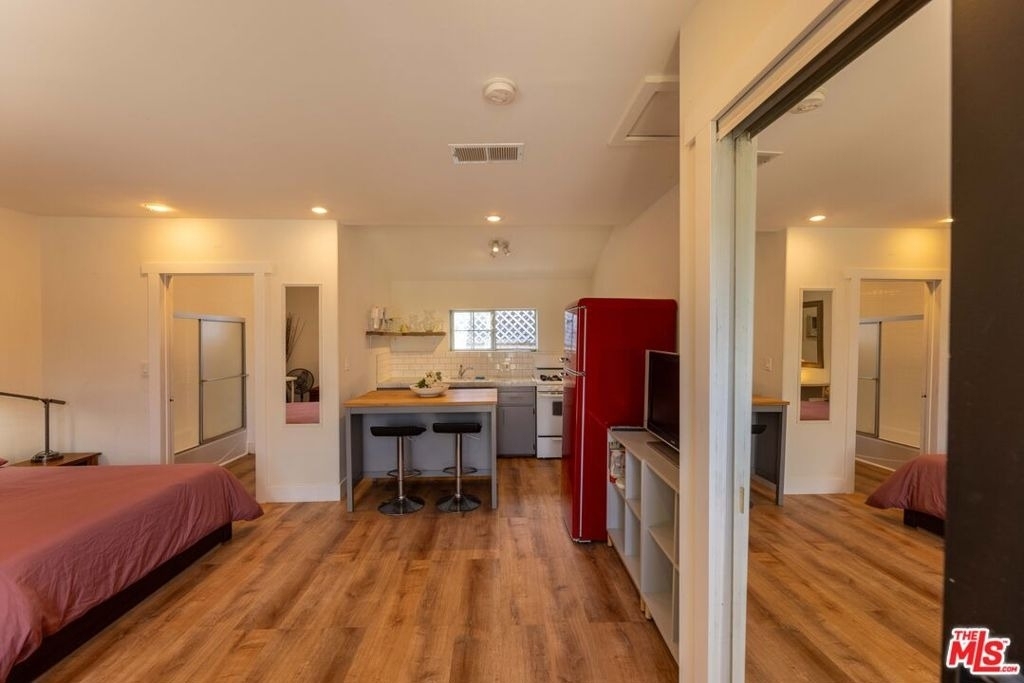 12835 Delano Street - Photo 2