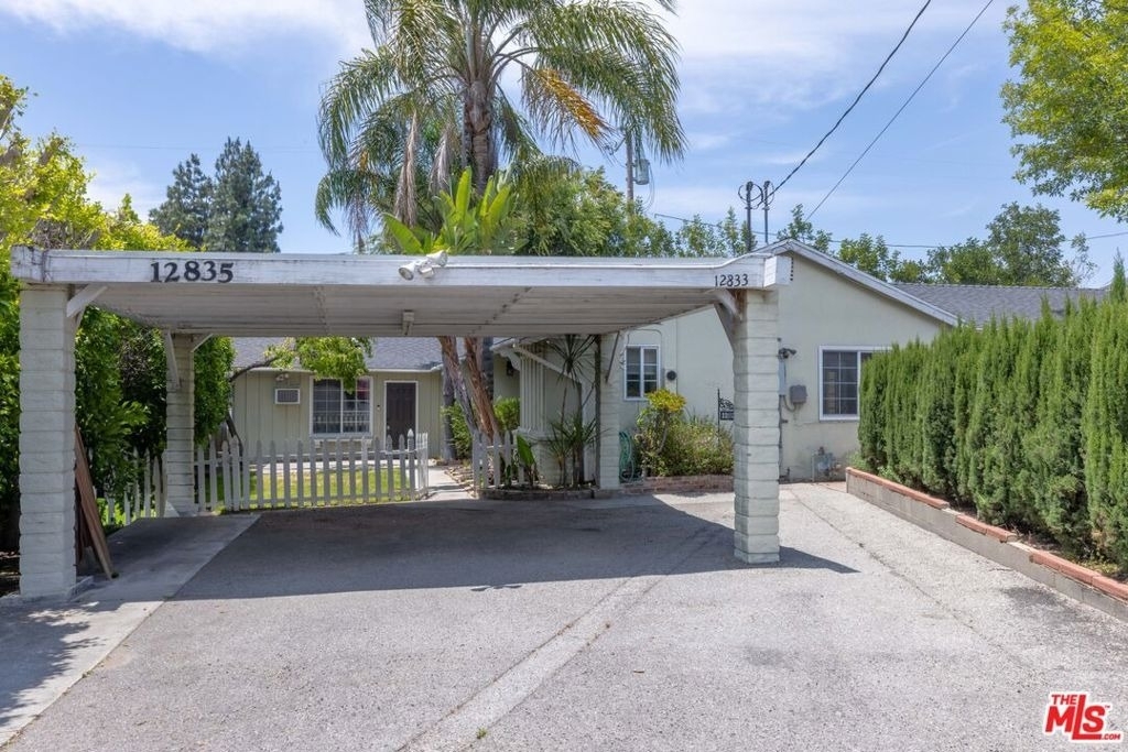 12835 Delano Street - Photo 13