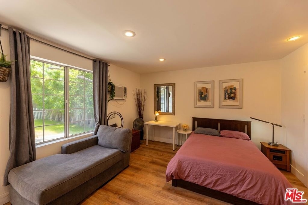 12835 Delano Street - Photo 3
