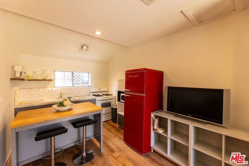 12835 Delano Street - Photo 4
