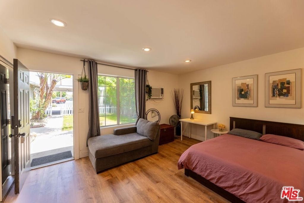 12835 Delano Street - Photo 6