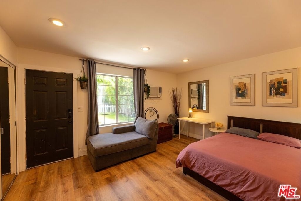 12835 Delano Street - Photo 7