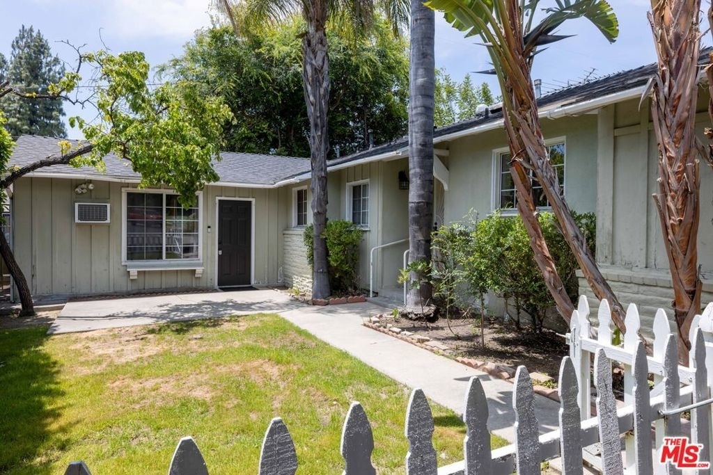 12835 Delano Street - Photo 14