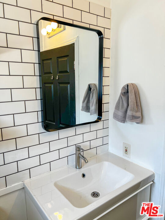 12835 Delano Street - Photo 11