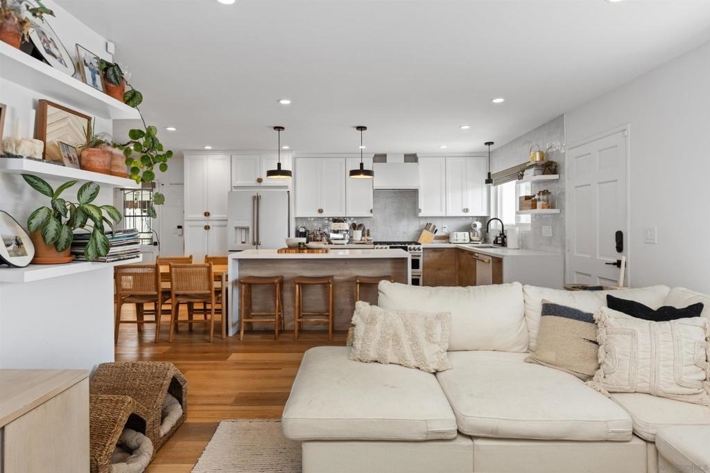 2068 Montclair Street - Photo 4