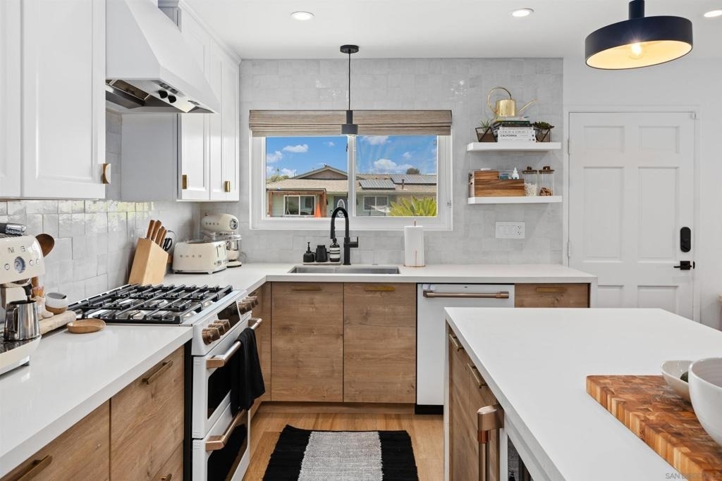 2068 Montclair Street - Photo 12