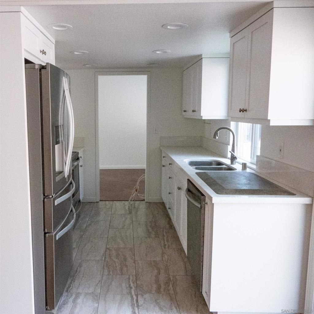 4258 Robbins Street - Photo 3