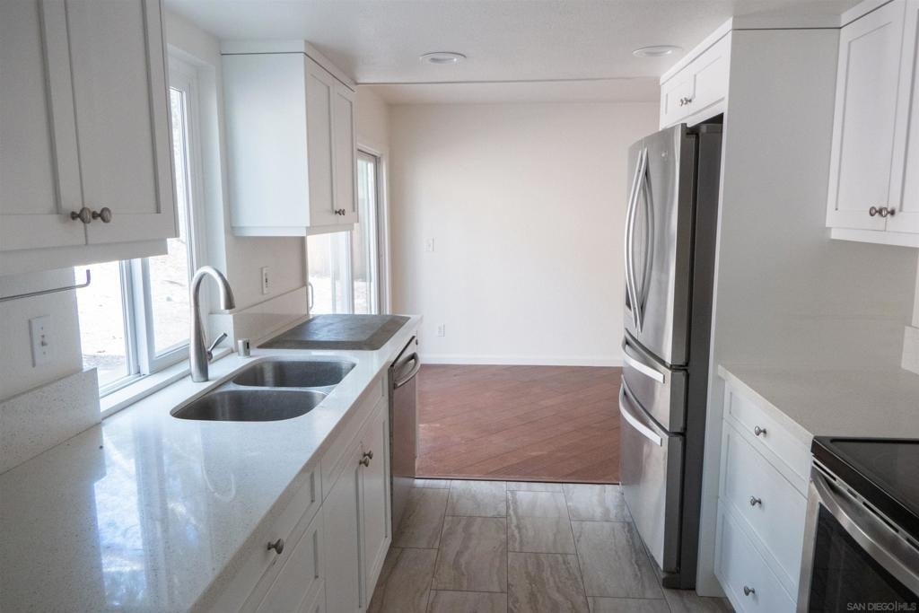 4258 Robbins Street - Photo 4