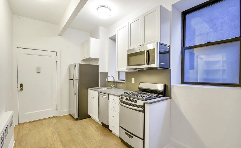 226 East 25th Street - Photo 1