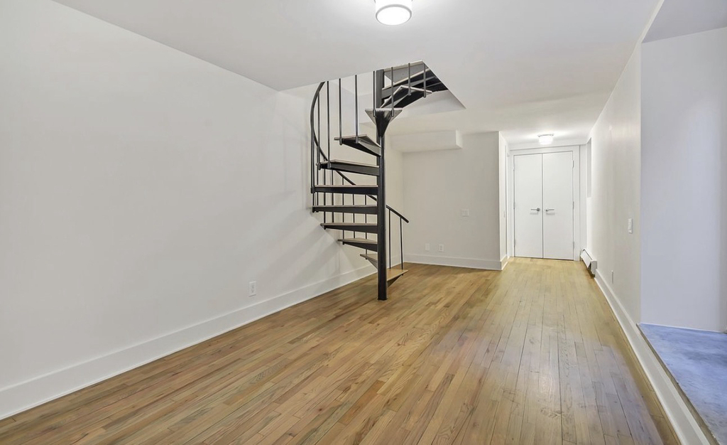 226 East 25th Street - Photo 6