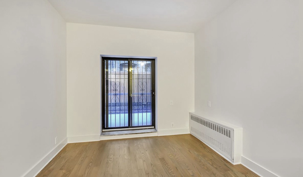 226 East 25th Street - Photo 3