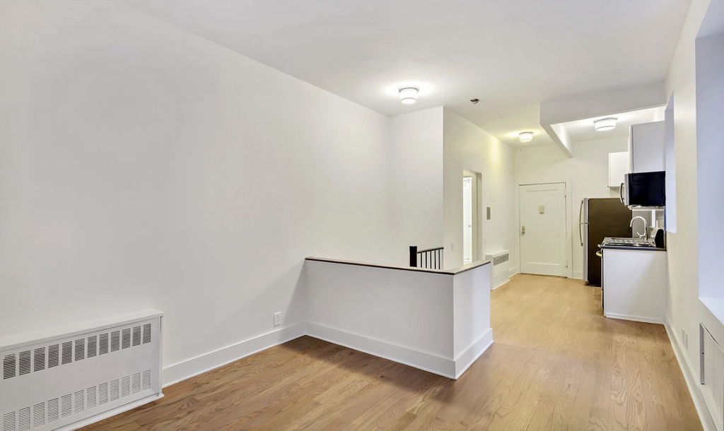 226 East 25th Street - Photo 2