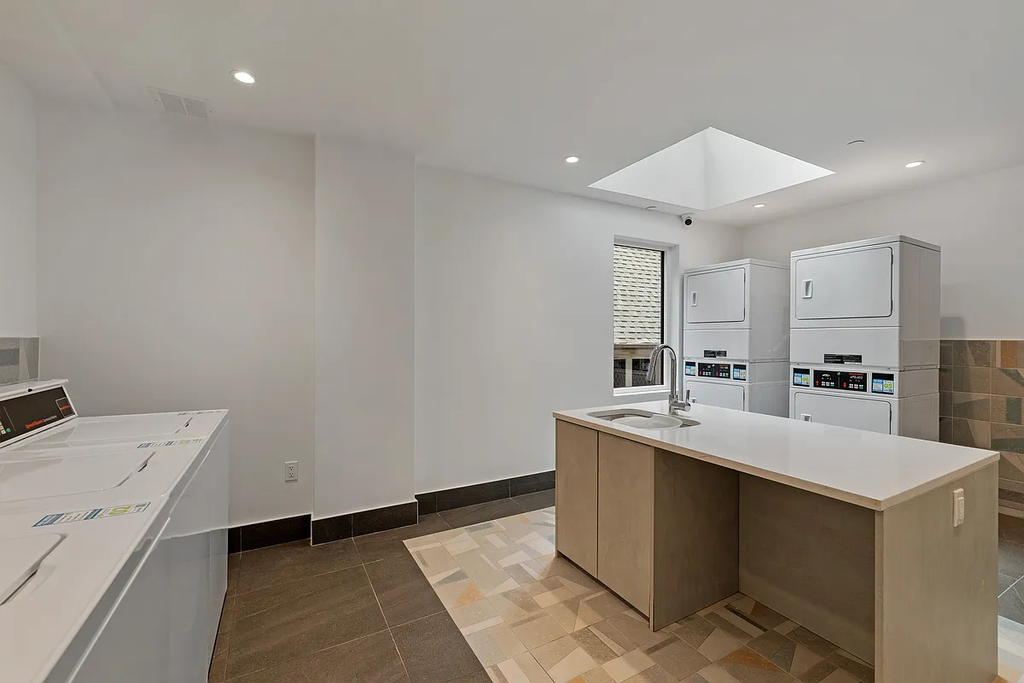 706 E32nd Street Brooklyn NY 11210 - Photo 10