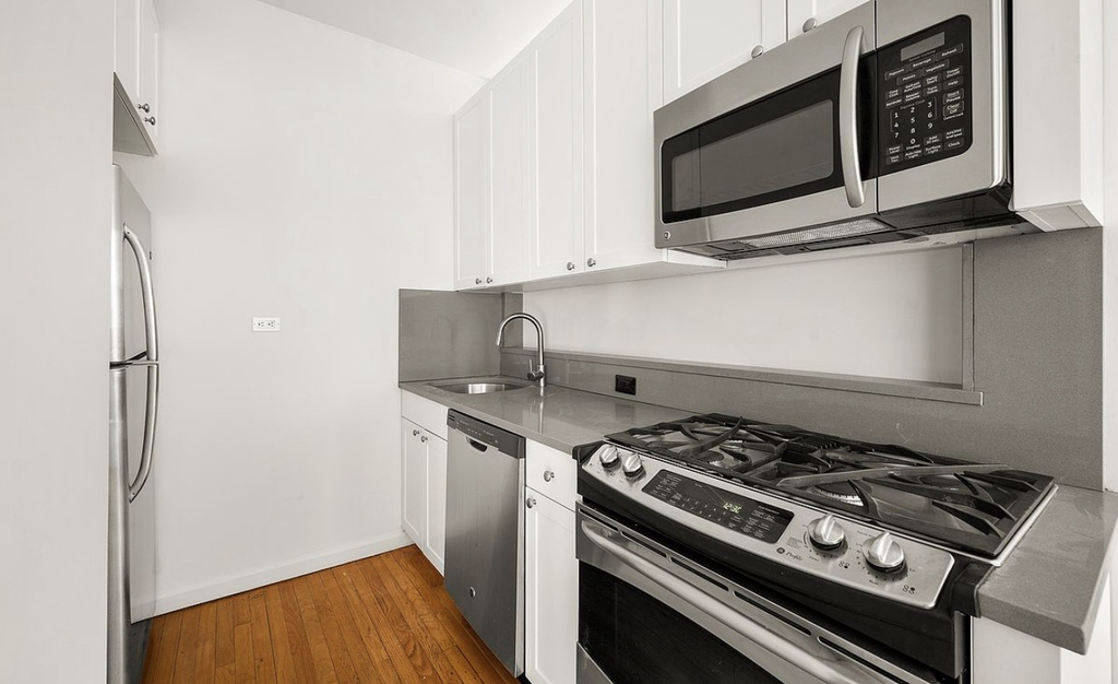 121 Madison Avenue - Photo 1
